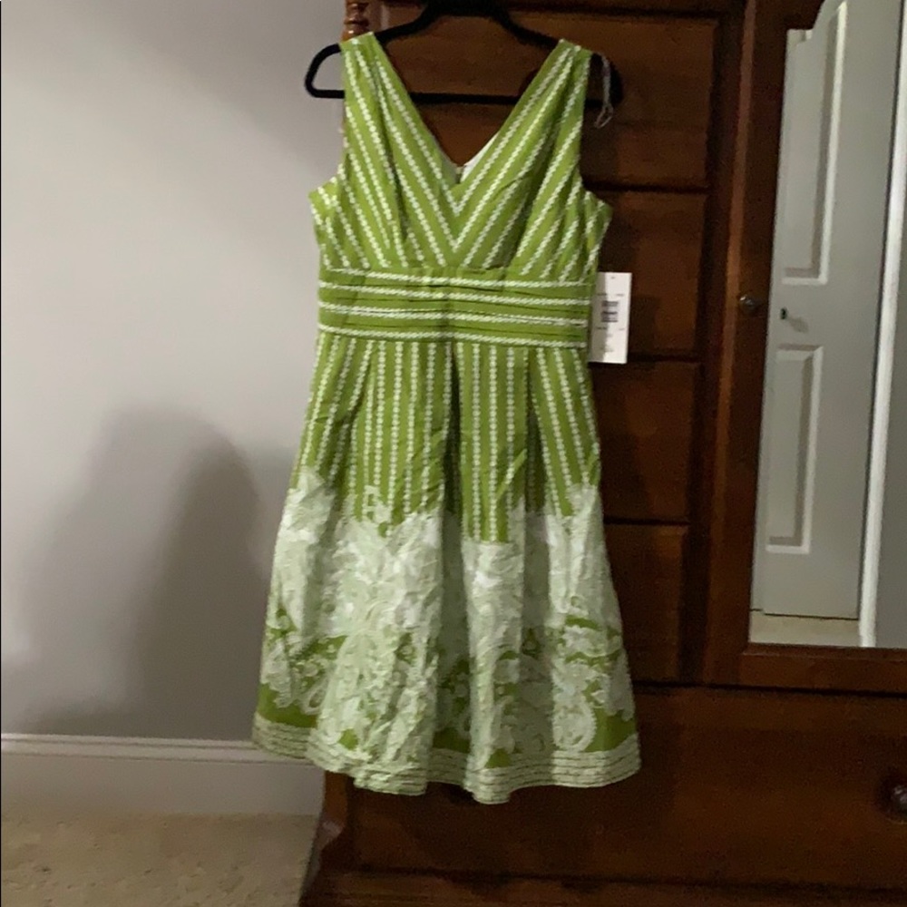 Green sleeveless dress